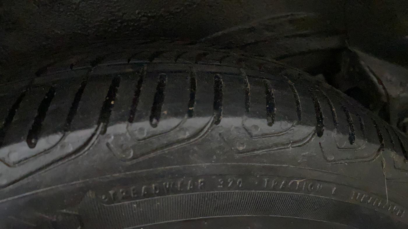 2017 Maruti IGNIS ZETA 1.2 AMT, Petrol, Automatic, 1,43,977 km, Right Rear Tyre Tread