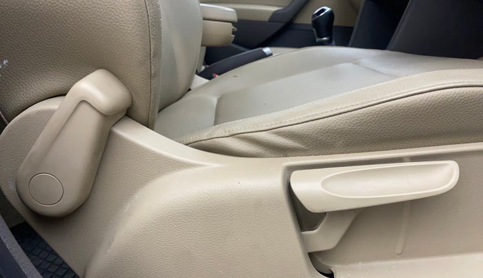 2015 Volkswagen Vento HIGHLINE 1.6 MPI, Petrol, Manual, 98,835 km, Driver Side Adjustment Panel