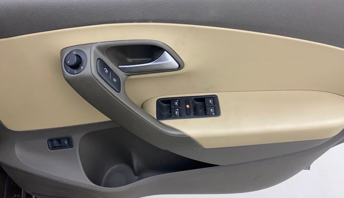 2015 Volkswagen Vento HIGHLINE 1.6 MPI, Petrol, Manual, 98,835 km, Driver Side Door Panels Control