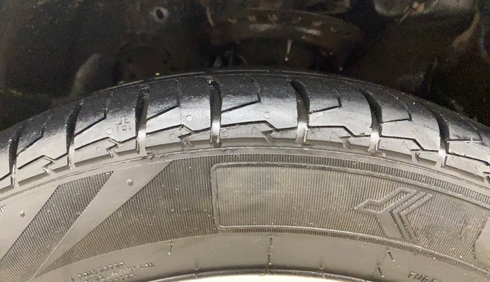 2018 Hyundai Elite i20 ASTA 1.2 (O), Petrol, Manual, 1,00,301 km, Left Front Tyre Tread