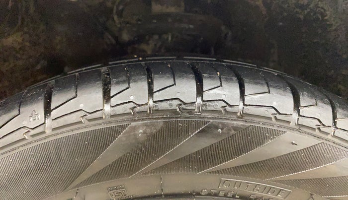 2018 Hyundai Elite i20 ASTA 1.2 (O), Petrol, Manual, 1,00,301 km, Right Front Tyre Tread