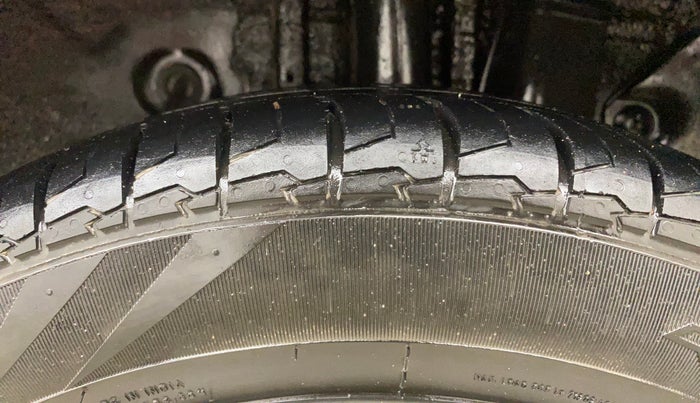 2018 Hyundai Elite i20 ASTA 1.2 (O), Petrol, Manual, 1,00,301 km, Left Rear Tyre Tread