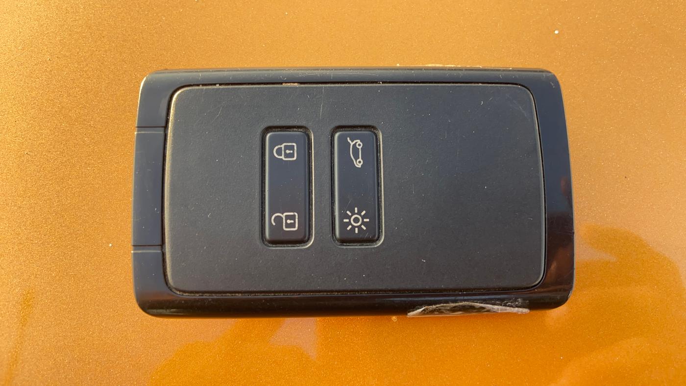 2022 Renault TRIBER RXZ AMT, Petrol, Automatic, 29,665 km, Key Close Up