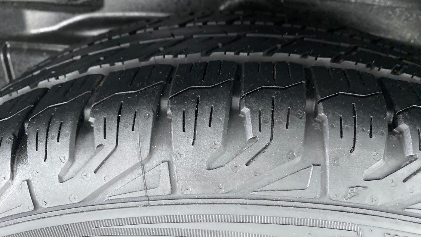 2019 Tata Hexa Varicor 400 XT, Diesel, Manual, 8,242 km, Right Rear Tyre Tread