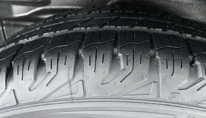 2019 Tata Hexa Varicor 400 XT, Diesel, Manual, 8,242 km, Right Rear Tyre Tread