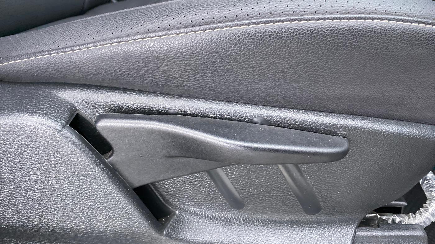 2019 Tata Hexa Varicor 400 XT, Diesel, Manual, 8,242 km, Driver Side Adjustment Panel