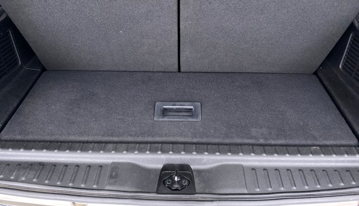 2019 Tata Hexa Varicor 400 XT, Diesel, Manual, 8,242 km, Boot Inside