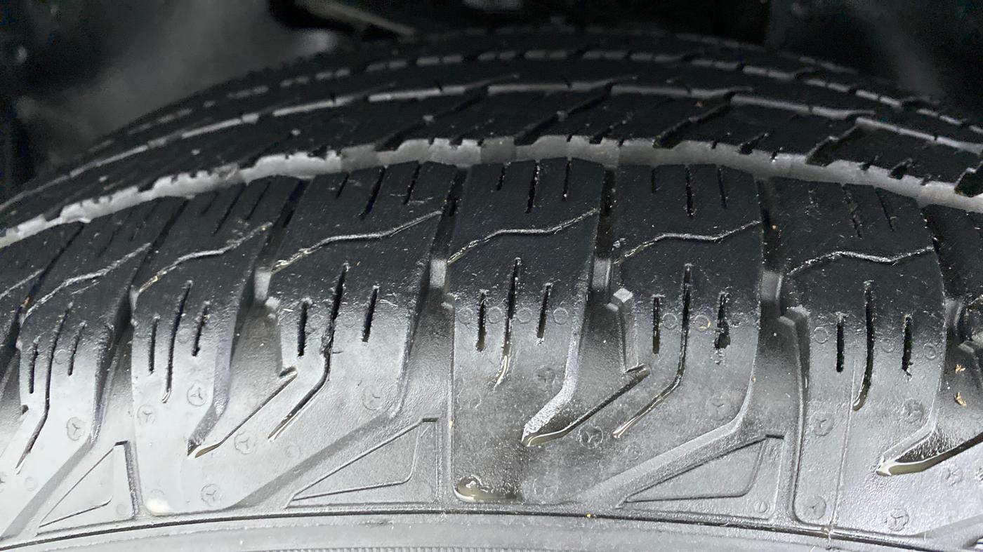 2019 Tata Hexa Varicor 400 XT, Diesel, Manual, 8,242 km, Left Front Tyre Tread