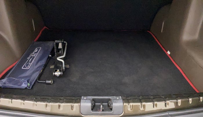 2019 Renault Duster RXS CVT, Petrol, Automatic, 67,939 km, Boot Inside