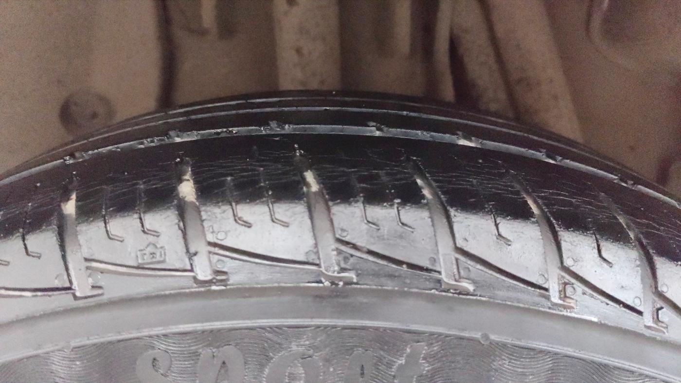2018 Renault Duster RXS CVT, CNG, Automatic, 74,349 km, Right Rear Tyre Tread