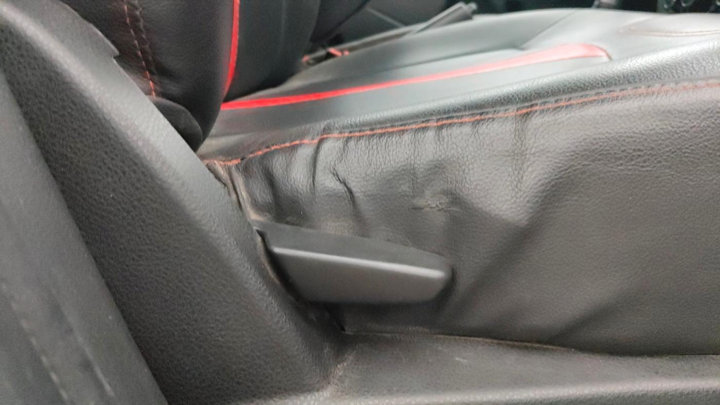 2018 Renault Duster RXS CVT, CNG, Automatic, 74,349 km, Driver Side Adjustment Panel