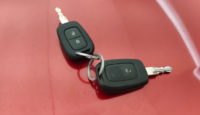 2018 Renault Duster RXS CVT, CNG, Automatic, 74,490 km, Key Close Up