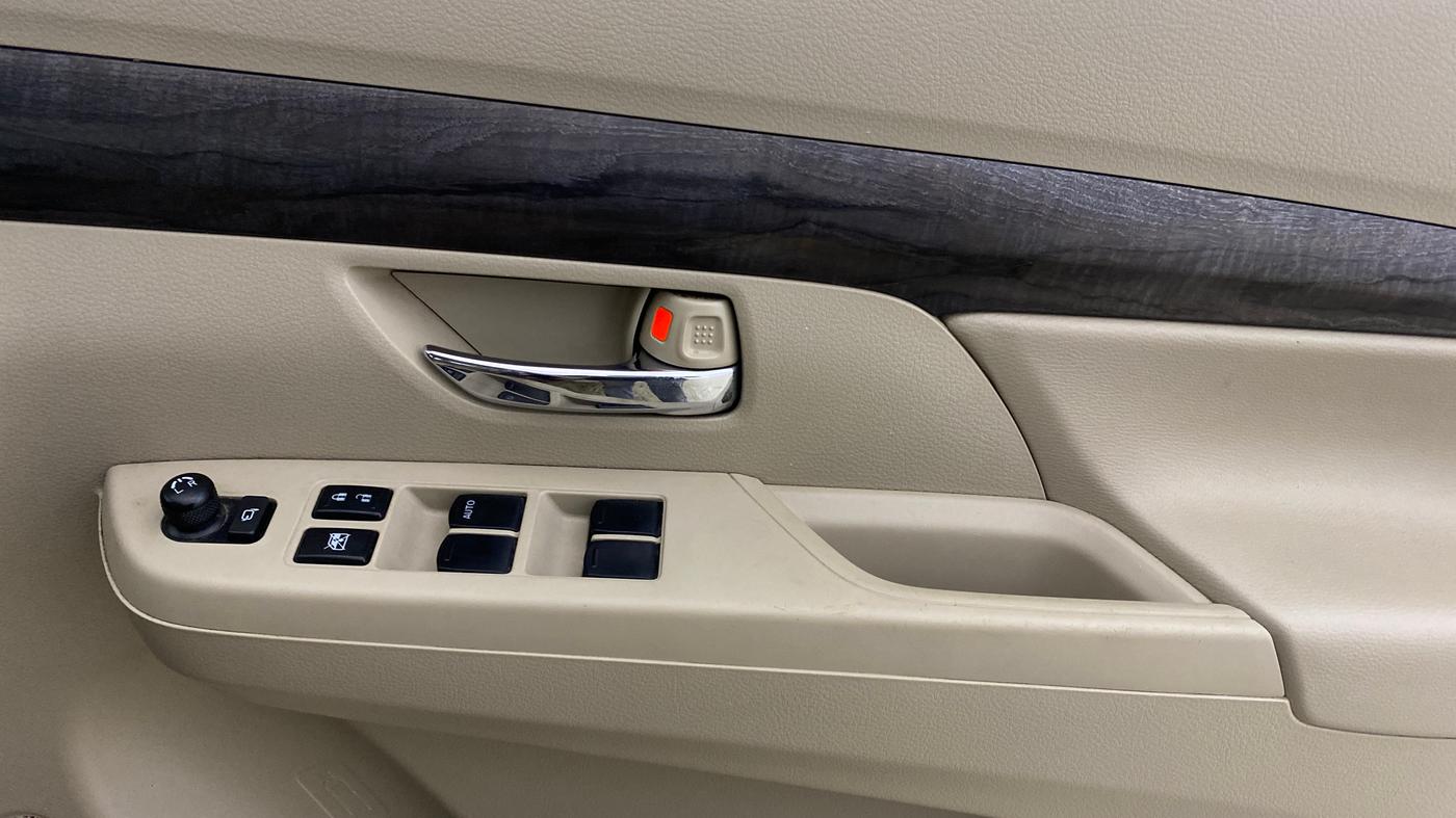 2022 Maruti Ertiga ZXI+ AT SHVS, Petrol, Automatic, 30,642 km, Driver Side Door Panels Control