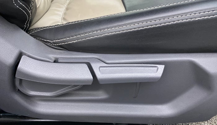 2022 Hyundai AURA S 1.2 CNG, CNG, Manual, 3,807 km, Driver Side Adjustment Panel