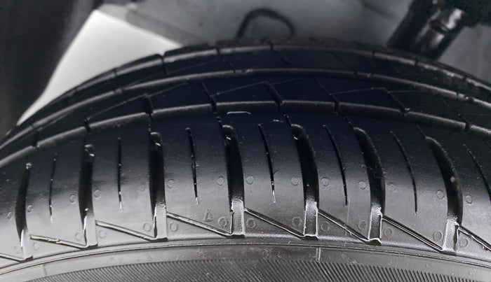 2022 Hyundai AURA S 1.2 CNG, CNG, Manual, 3,807 km, Left Front Tyre Tread