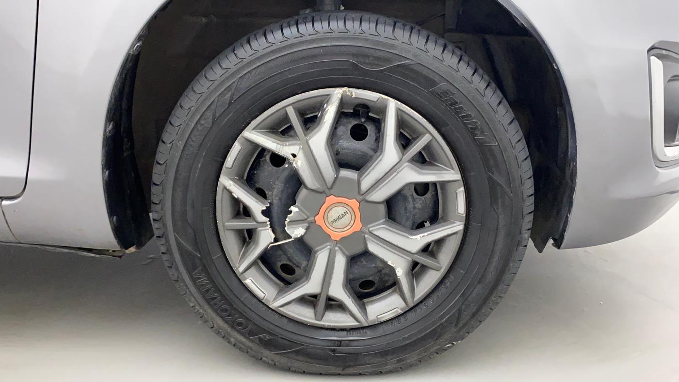 2017 Maruti Swift VXI O, Petrol, Manual, 52,043 km, Right Front Wheel