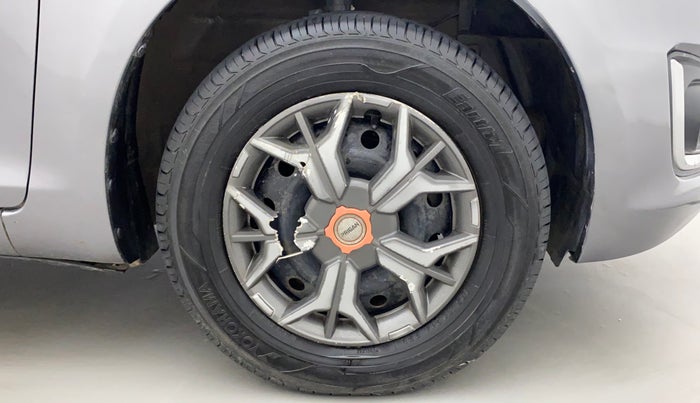2017 Maruti Swift VXI O, Petrol, Manual, 52,043 km, Right Front Wheel