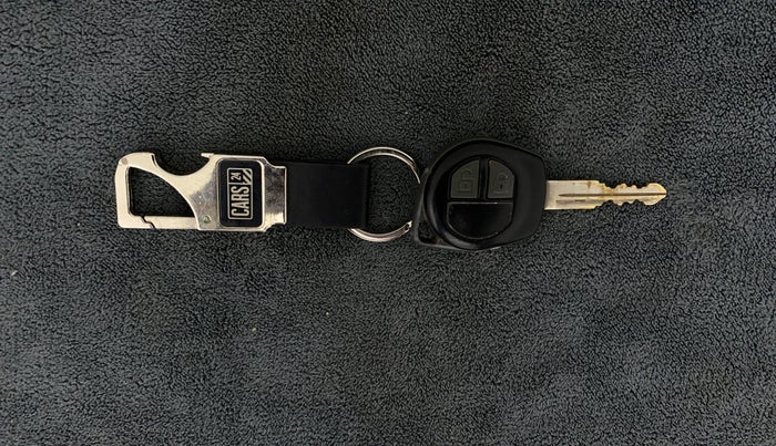 2017 Maruti Swift VXI O, Petrol, Manual, 52,043 km, Key Close Up
