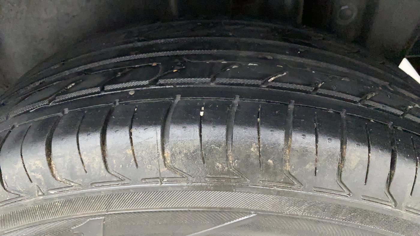 2017 Maruti Swift VXI O, Petrol, Manual, 52,043 km, Left Rear Tyre Tread
