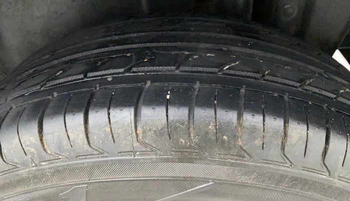 2017 Maruti Swift VXI O, Petrol, Manual, 52,043 km, Left Rear Tyre Tread