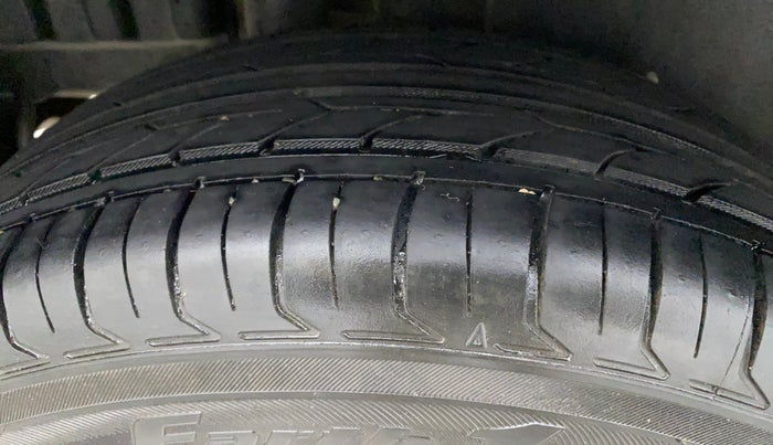2017 Maruti Swift VXI O, Petrol, Manual, 52,043 km, Right Rear Tyre Tread