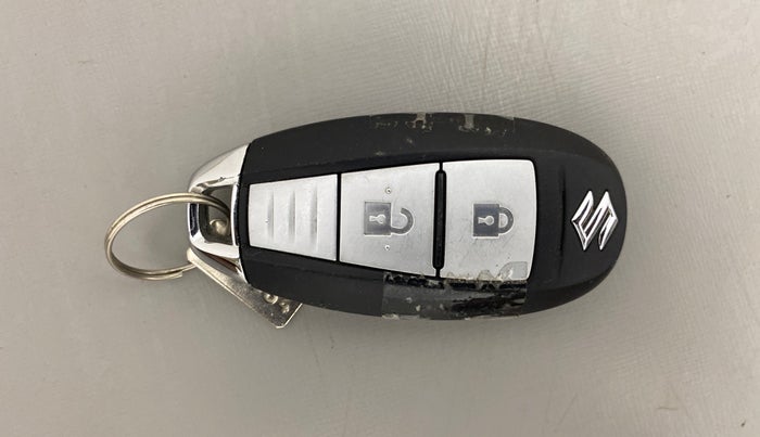 2017 Maruti Baleno ZETA PETROL 1.2, Petrol, Manual, 80,395 km, Key Close Up