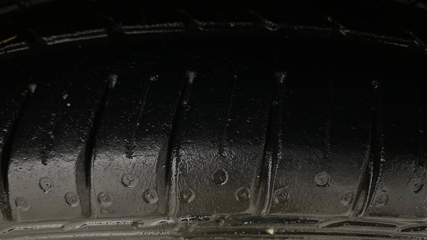 2017 Maruti Baleno ZETA PETROL 1.2, Petrol, Manual, 80,395 km, Right Front Tyre Tread