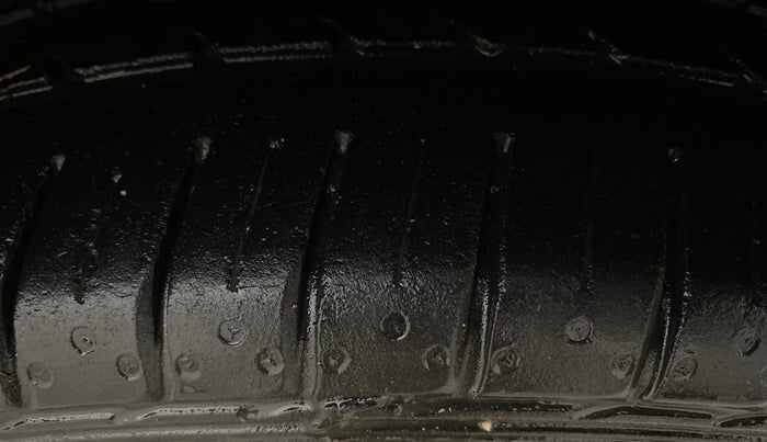 2017 Maruti Baleno ZETA PETROL 1.2, Petrol, Manual, 80,395 km, Right Front Tyre Tread