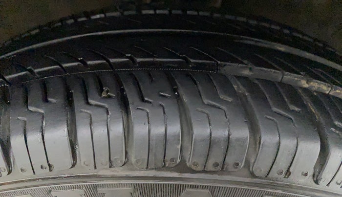 2015 Maruti Wagon R 1.0 LXI CNG, CNG, Manual, 36,732 km, Right Front Tyre Tread