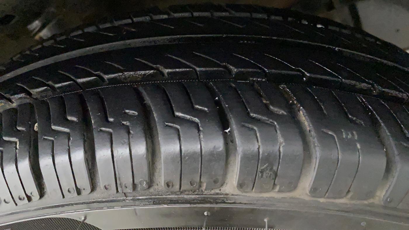 2015 Maruti Wagon R 1.0 LXI CNG, CNG, Manual, 36,732 km, Left Front Tyre Tread