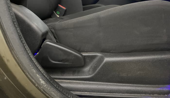 2019 Renault Kwid RXT 1.0 AMT (O), Petrol, Automatic, 61,863 km, Driver Side Adjustment Panel