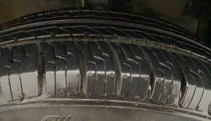 2013 Maruti Swift Dzire VXI, Petrol, Manual, 96,089 km, Left Rear Tyre Tread