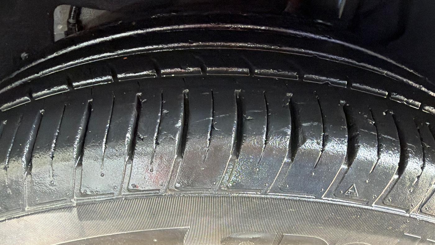 2022 Mahindra XUV700 AX 7 D AT 7 STR, Diesel, Automatic, 84,972 km, Left Rear Tyre Tread