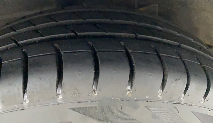 2021 Hyundai GRAND I10 NIOS SPORTZ CNG MT, CNG, Manual, 33,235 km, Right Rear Tyre Tread