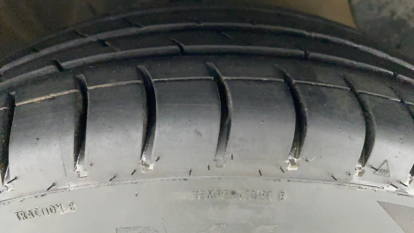 2021 Hyundai GRAND I10 NIOS SPORTZ CNG MT, CNG, Manual, 33,235 km, Right Front Tyre Tread