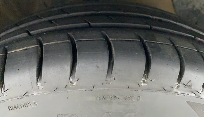 2021 Hyundai GRAND I10 NIOS SPORTZ CNG MT, CNG, Manual, 33,235 km, Right Front Tyre Tread