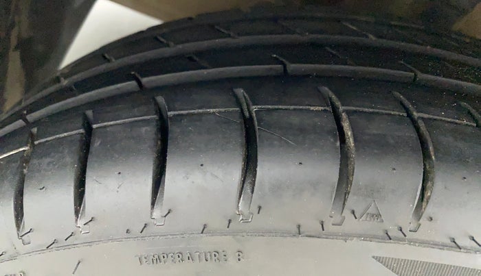 2021 Hyundai GRAND I10 NIOS SPORTZ CNG MT, CNG, Manual, 33,235 km, Left Front Tyre Tread