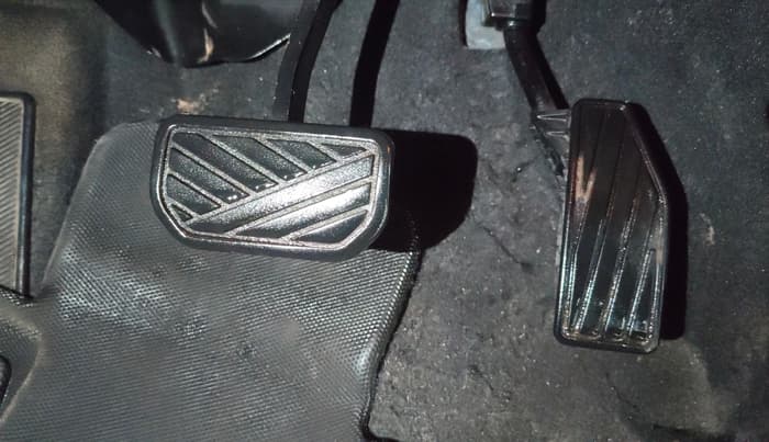 2023 Maruti FRONX ALPHA 1.0L TURBO 6 AT, Petrol, Automatic, 25,215 km, Pedals