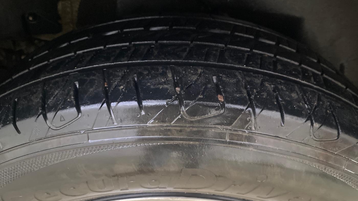 2019 Mahindra XUV500 W7, Diesel, Manual, 90,268 km, Right Rear Tyre Tread