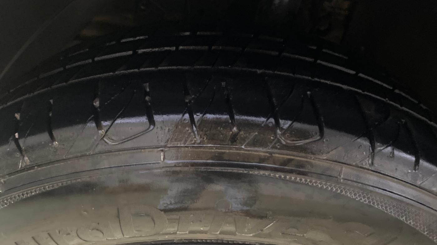 2019 Mahindra XUV500 W7, Diesel, Manual, 90,268 km, Left Front Tyre Tread
