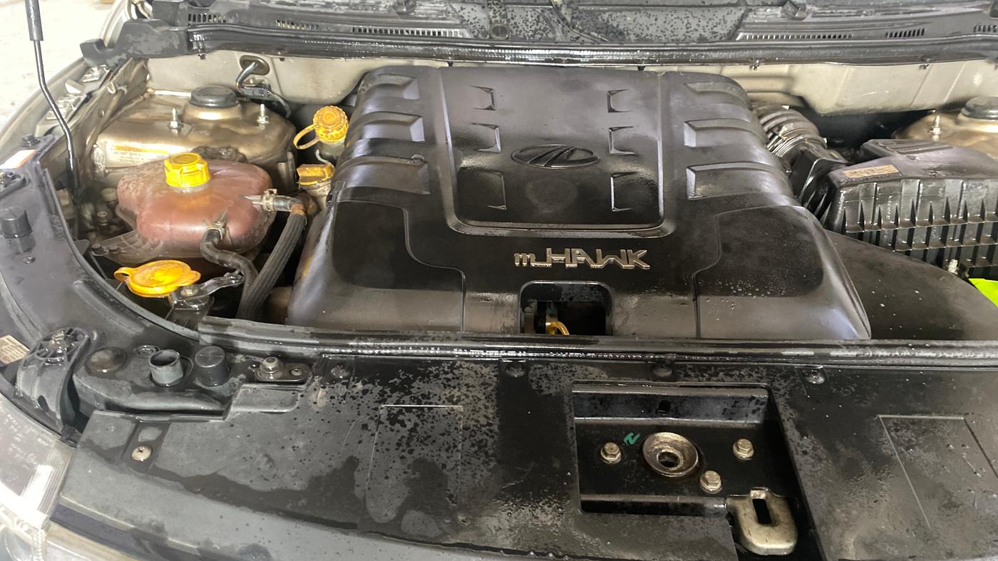 2019 Mahindra XUV500 W7, Diesel, Manual, 90,268 km, Engine View - Right