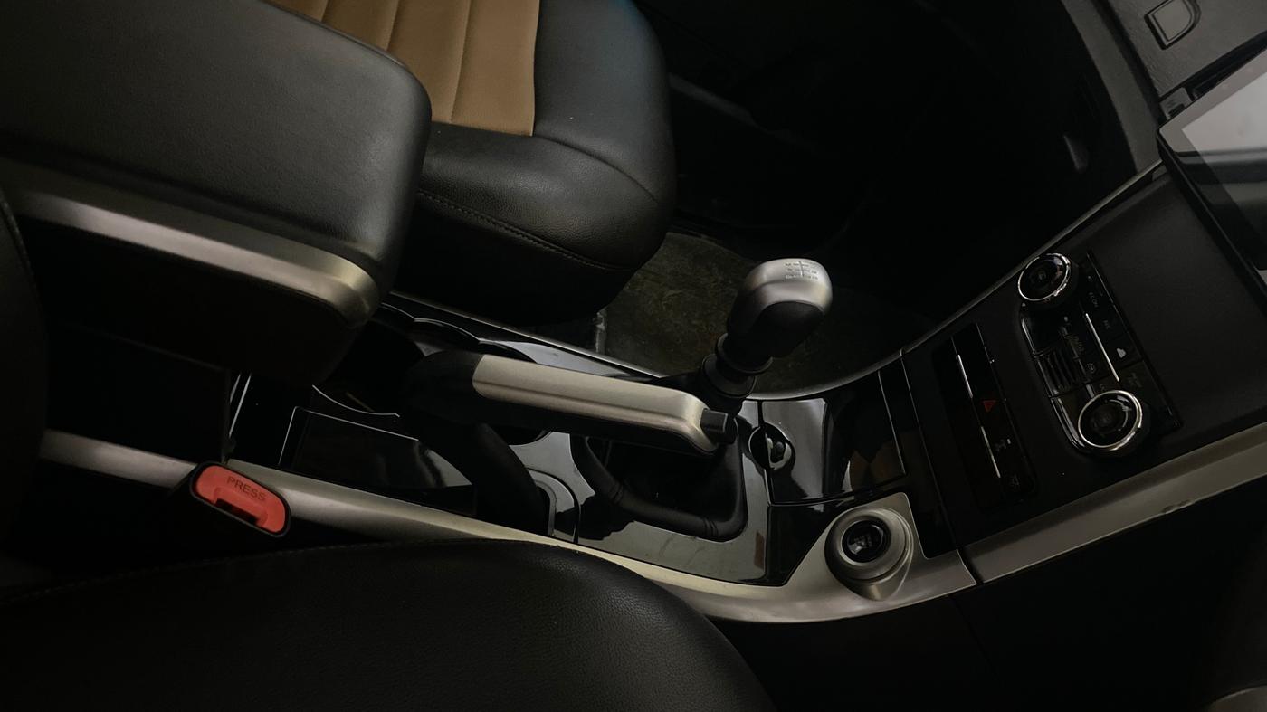 2019 Mahindra XUV500 W7, Diesel, Manual, 90,268 km, Gear Lever