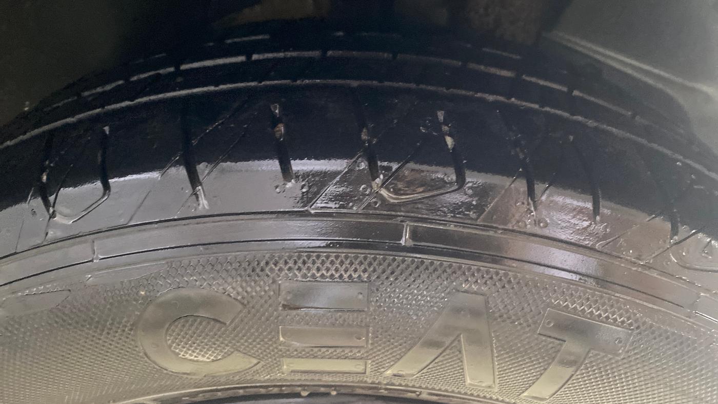 2019 Mahindra XUV500 W7, Diesel, Manual, 90,268 km, Right Front Tyre Tread