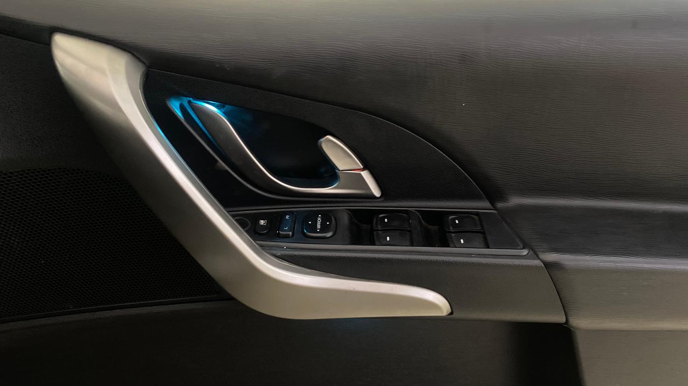 2019 Mahindra XUV500 W7, Diesel, Manual, 90,268 km, Driver Side Door Panels Control