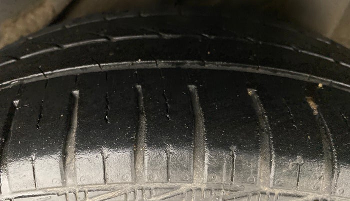 2015 Honda Amaze 1.2 SMT I VTEC, Petrol, Manual, 34,094 km, Left Rear Tyre Tread