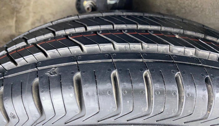 2013 Maruti A Star VXI ABS AT, Petrol, Automatic, 58,608 km, Right Front Tyre Tread