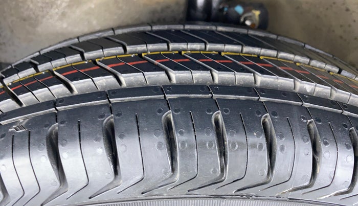 2013 Maruti A Star VXI ABS AT, Petrol, Automatic, 58,608 km, Left Front Tyre Tread