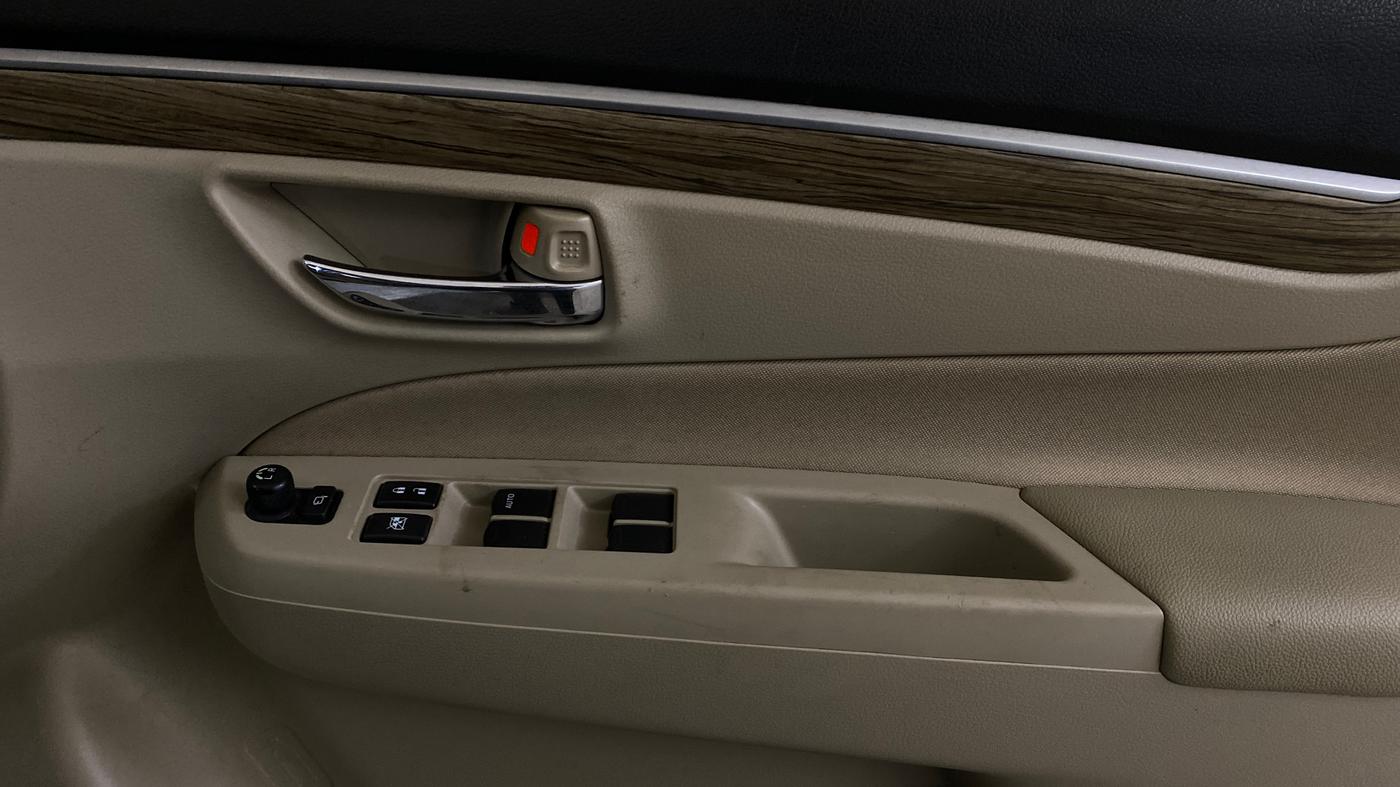 2022 Maruti Ciaz ZETA 1.5 SHVS MT PETROL, Petrol, Manual, 54,337 km, Driver Side Door Panels Control