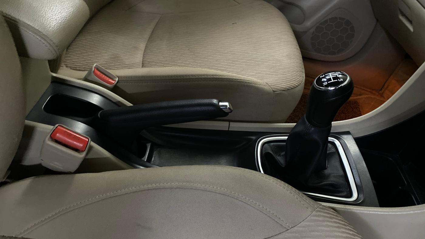 2022 Maruti Ciaz ZETA 1.5 SHVS MT PETROL, Petrol, Manual, 54,337 km, Gear Lever