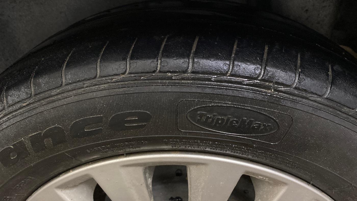 2022 Maruti Ciaz ZETA 1.5 SHVS MT PETROL, Petrol, Manual, 54,337 km, Left Rear Tyre Tread
